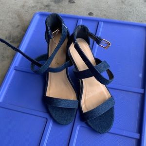 Shoedazzel 4.5 inch heel never worn